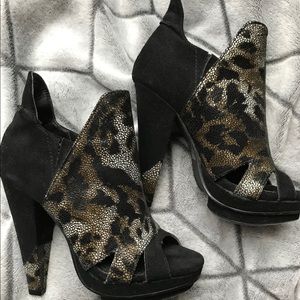 Colin Stuart black suede/leopard heels
